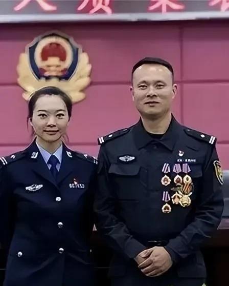“我出趟紧急绝密任务，不能联系了！”特警丈夫说完这句话就关机了。没想，他一走就失