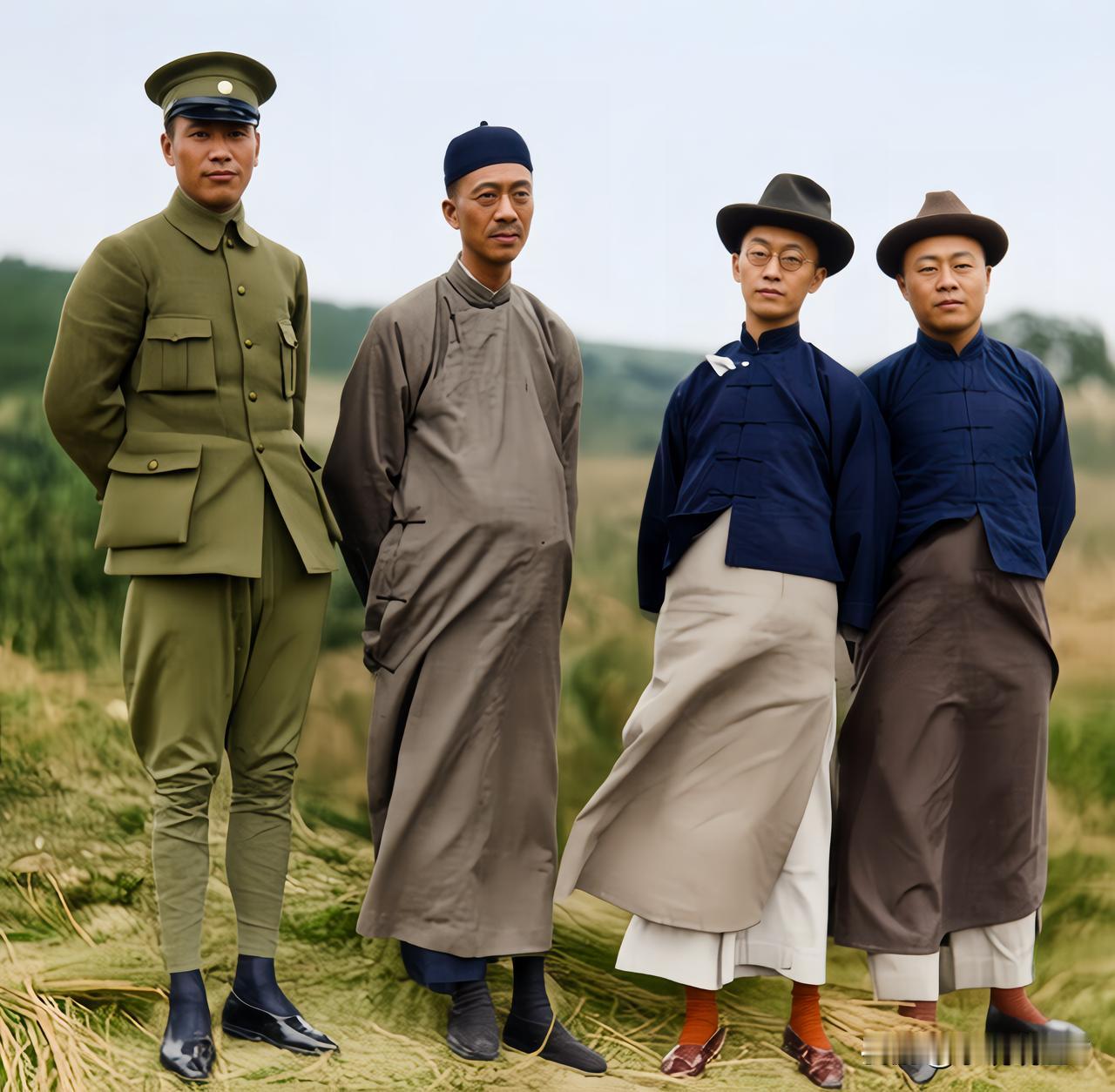 一九二七年四月，在南京汤山温泉修养地的蒋中正与王宠惠和胡汉民及伍朝枢。这绝非演戏