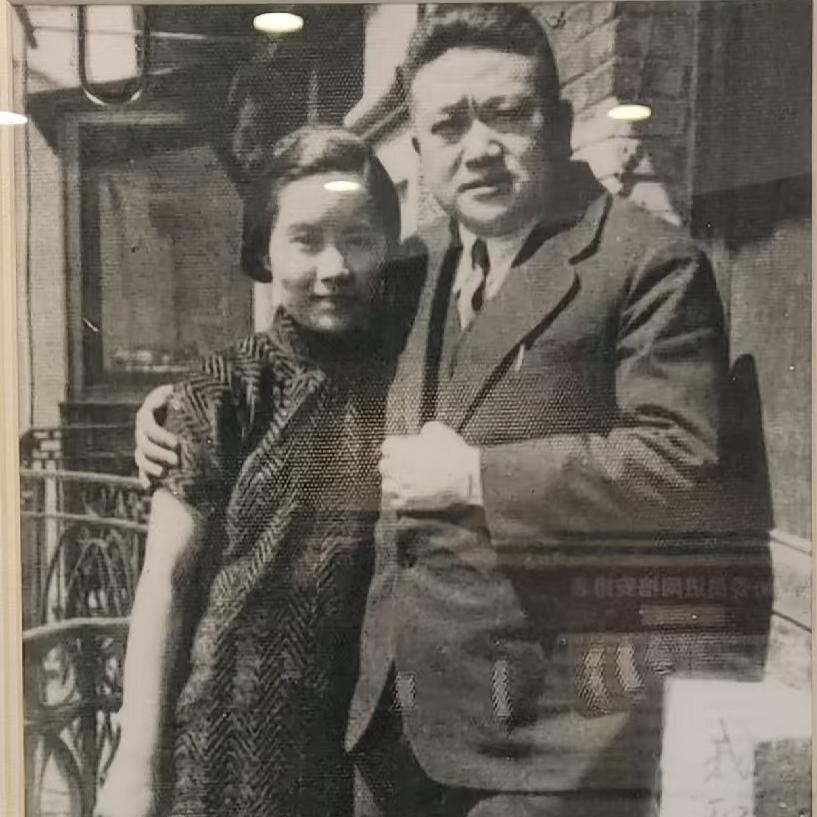 1935年，胡适的学生吴健雄与叔父吴琢之，留下了一张格外温馨的合影。转过年，正是