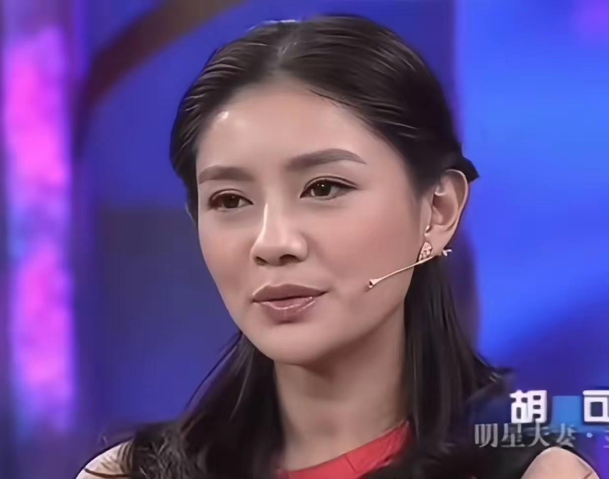 胡可曾在节目中说，她有一次在北京郊区拍戏，临近收工，想着还有半小时就能结束一天工