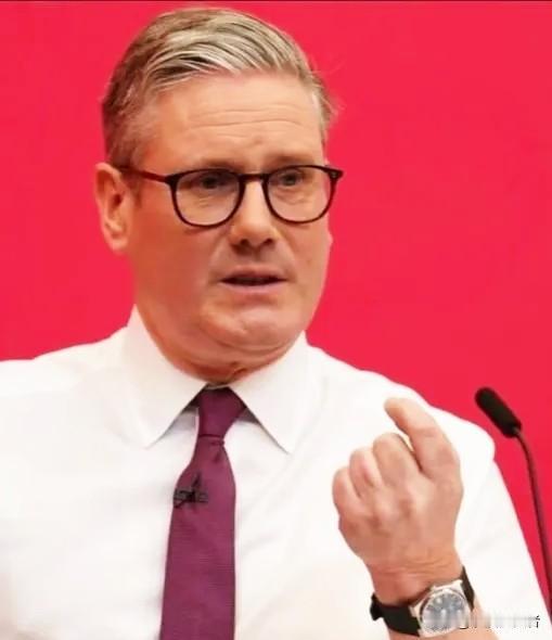 特朗普没想到，估计普京也没想到，英国首相居然当着全世界的面说：“中国，是世界三大