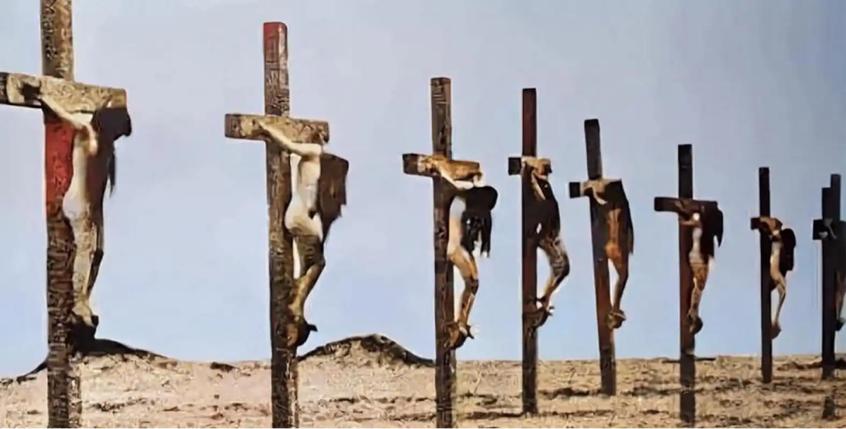 1915年，8名年轻的少女一丝不挂，被钉在十字架暴晒，究竟发生了什么？1918年