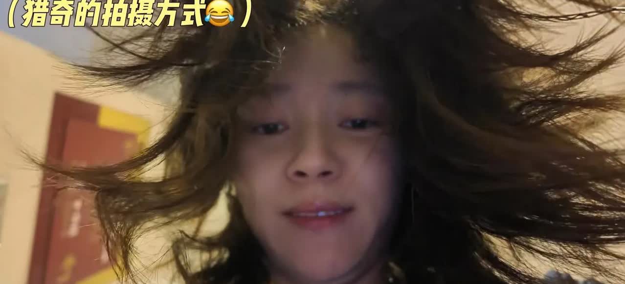 焦俊艳应该是女明星中最没有容貌焦虑的吧。看她分享的日常，都是全素颜。记得