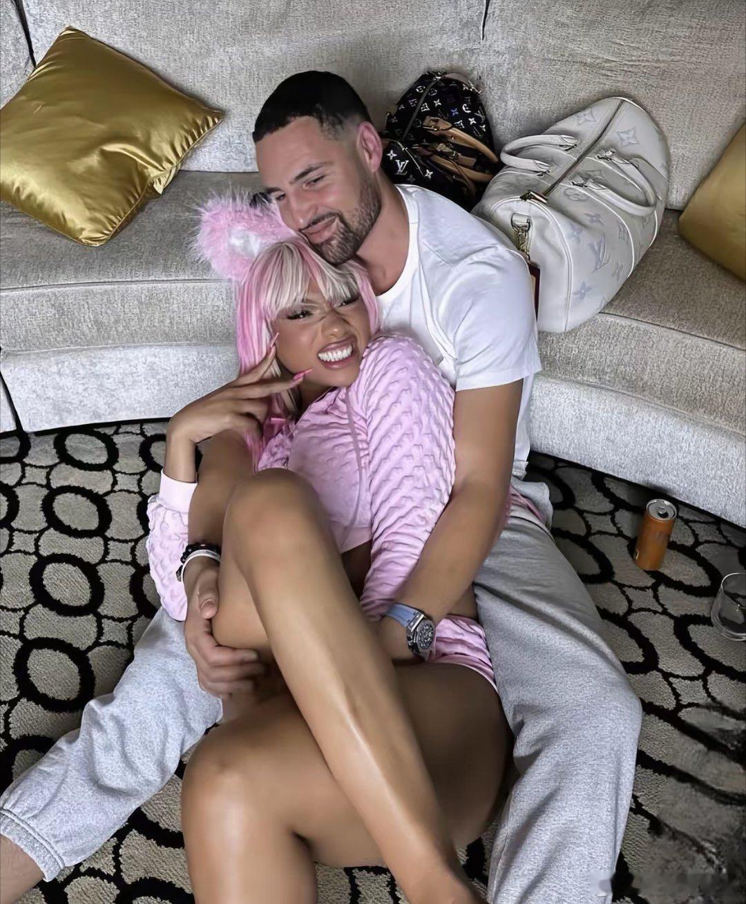 克莱汤普森多久没笑得这么开心了？