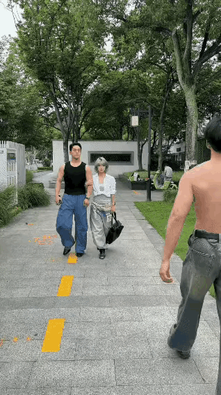 这个创意挺好的。小哥哥就伤心了。