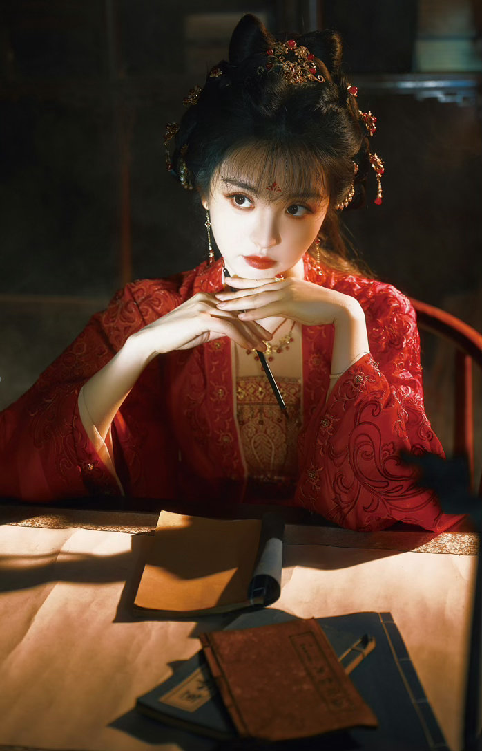 烛影摇红，暗香盈袖田曦薇