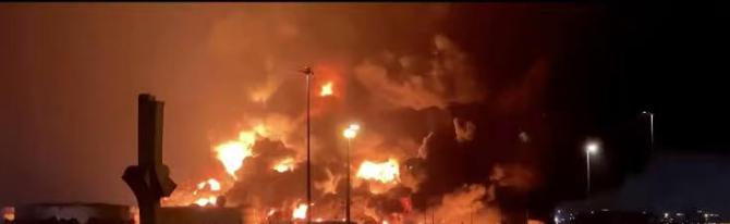 彻底撕破脸了！以色列终于没忍住，把炸弹扔向了伊朗的经济大动脉。 极限施压早有