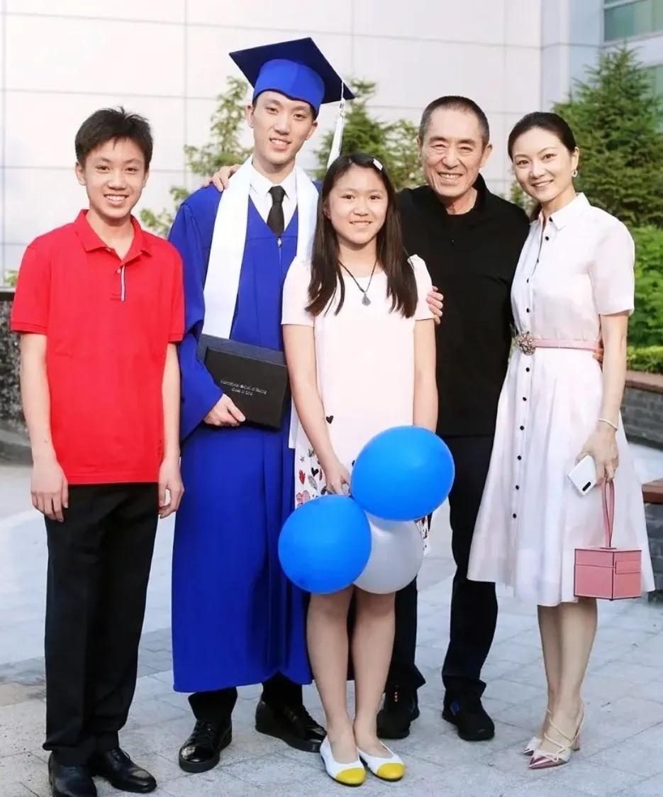 天天有人羡慕张艺谋家庭，说陈婷是人生赢家。我觉得这哪是过日