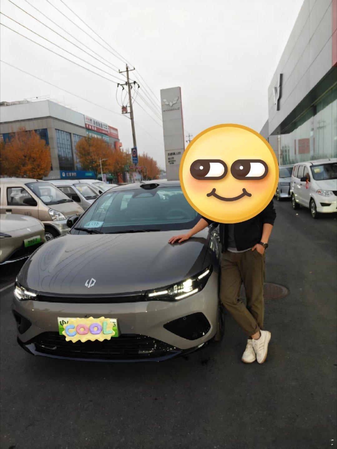 零跑Lafa5试驾：小钢炮的魅力超乎想象！第一眼看到Lafa5，就被它致敬经典高