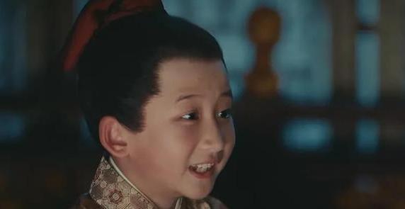 1399年，锦衣卫包围了湘王府。就在他们准备冲进去把湘王一家抓起来的时候，整座王