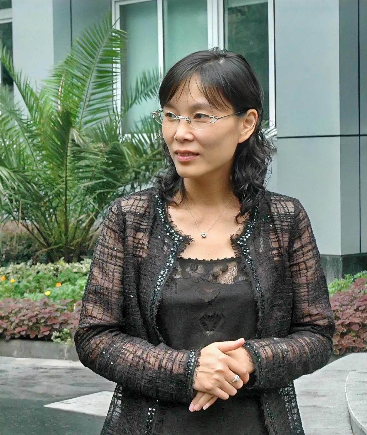 杜建英，还是不够大女主。不然，她的人生完全可以是一部励志文。现在，却变成宅斗