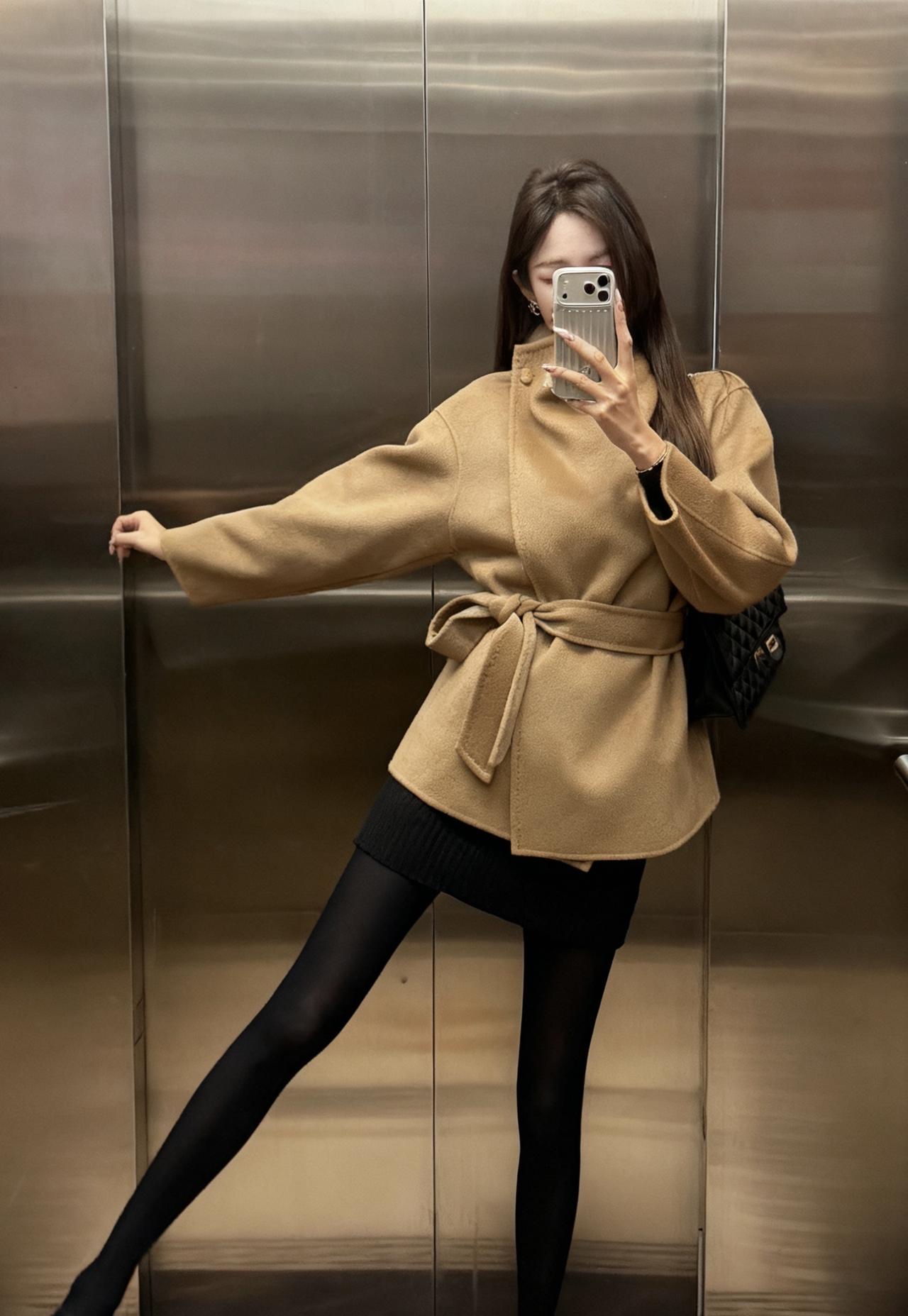 今日穿搭推荐属于温柔气质的通勤。上衣：驼色收腰毛呢大衣（材质柔软显质感，收腰设