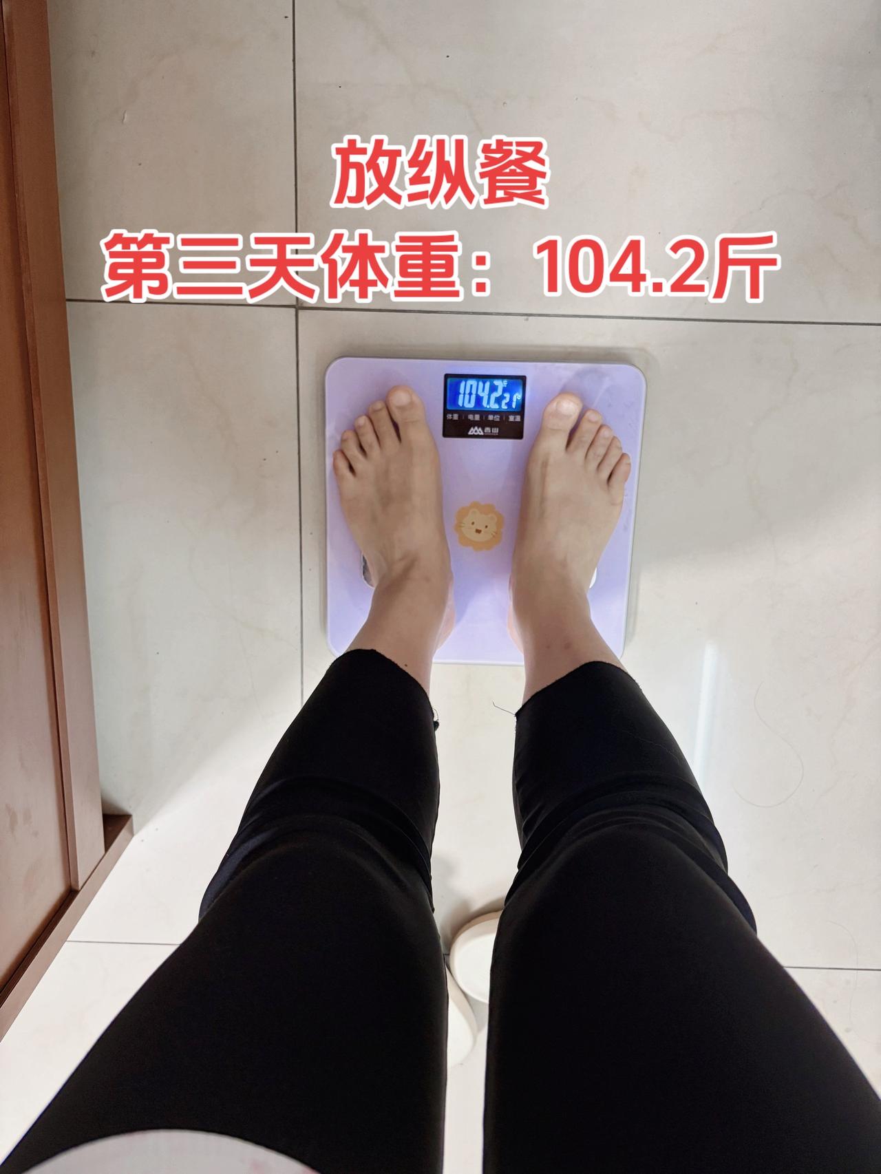 自律减脂健康餐，目标95斤，加油今日减脂早餐：玉米馒头+番茄+鸡蛋+黑咖啡