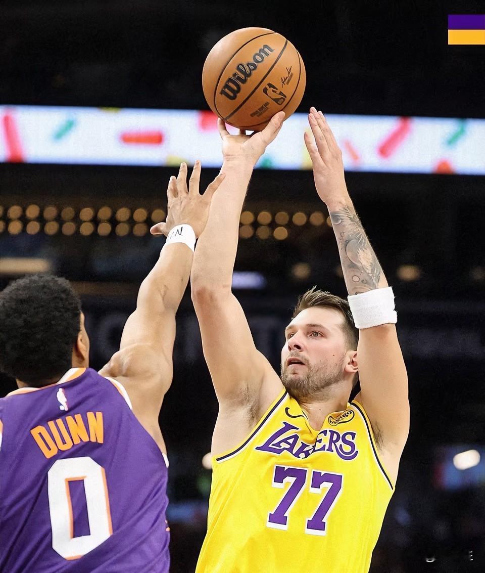 湖人输太阳，原因有三！1，奥特临场执教碾压了雷迪克，雷迪克两次晚叫暂停不是被