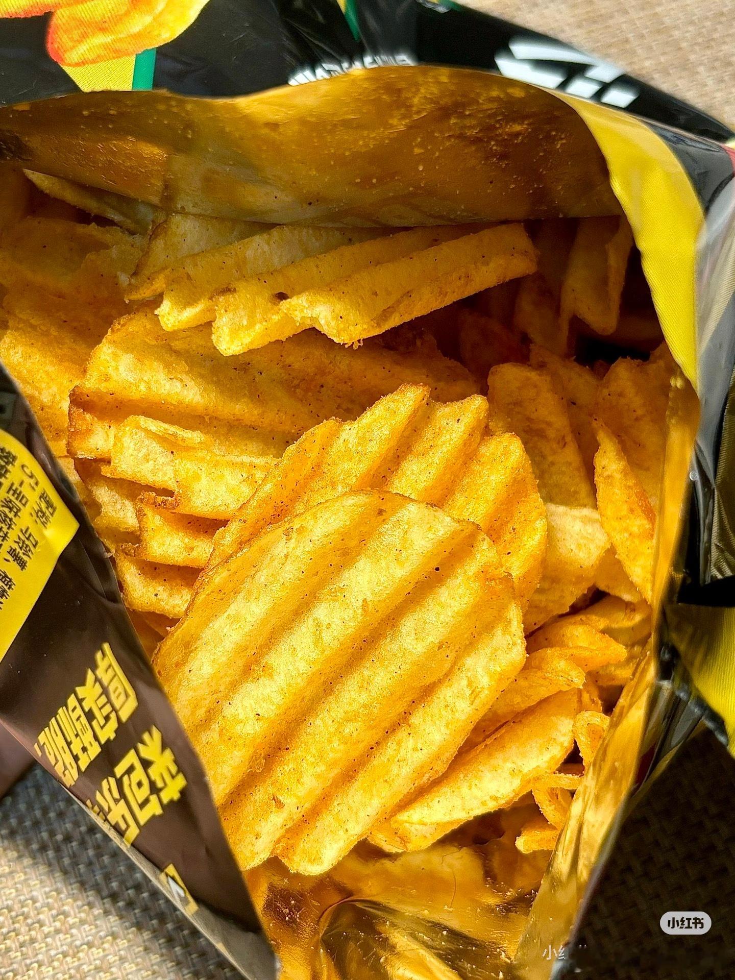 爱吃薯片的人天塌了可我就是想吃怎么办？昨天还吃了一大包，吃完心情舒畅，特别爽！人