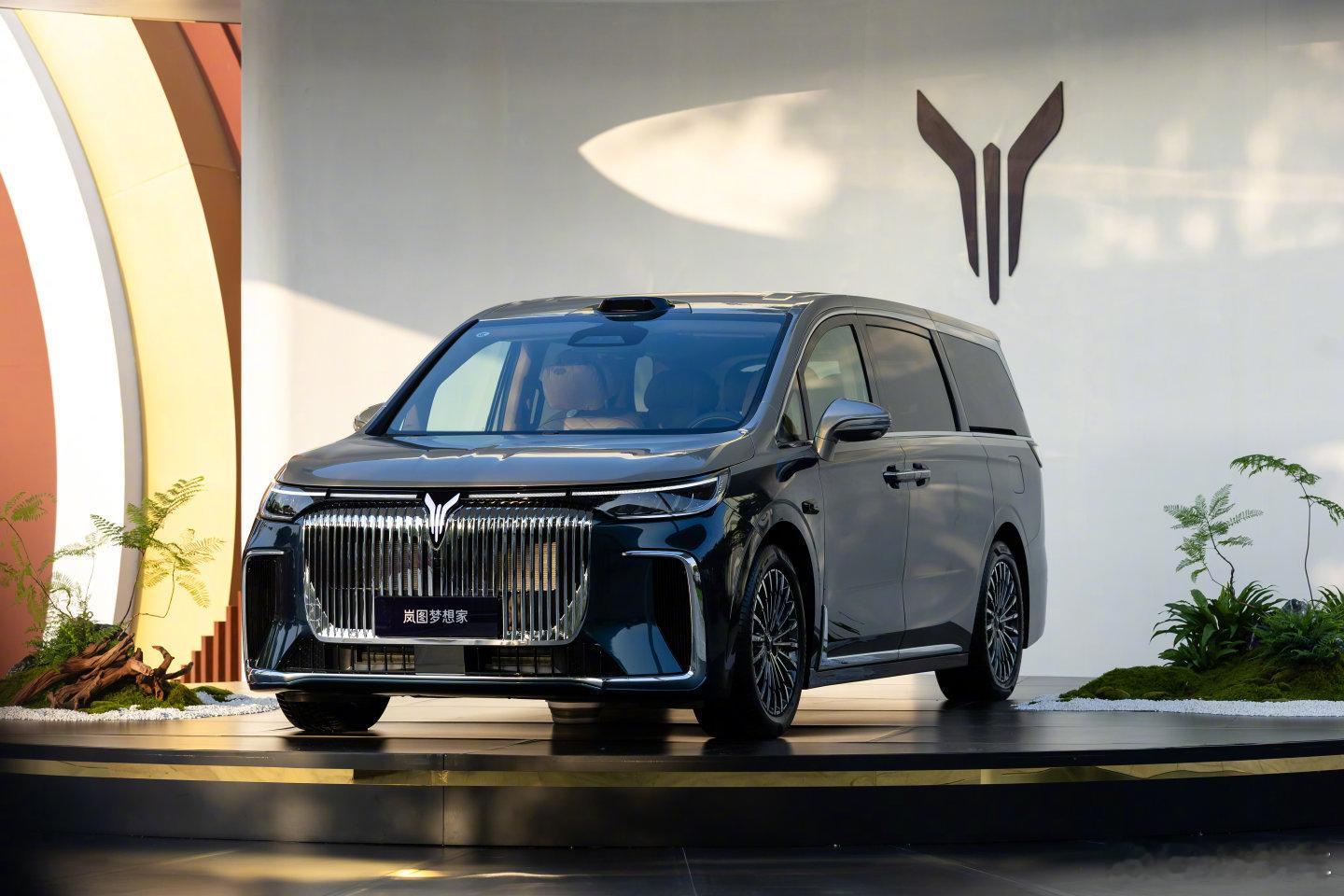 纯电续航350公里智能超混MPV刚上市的2026款岚图梦想家，是款MPV哦。9