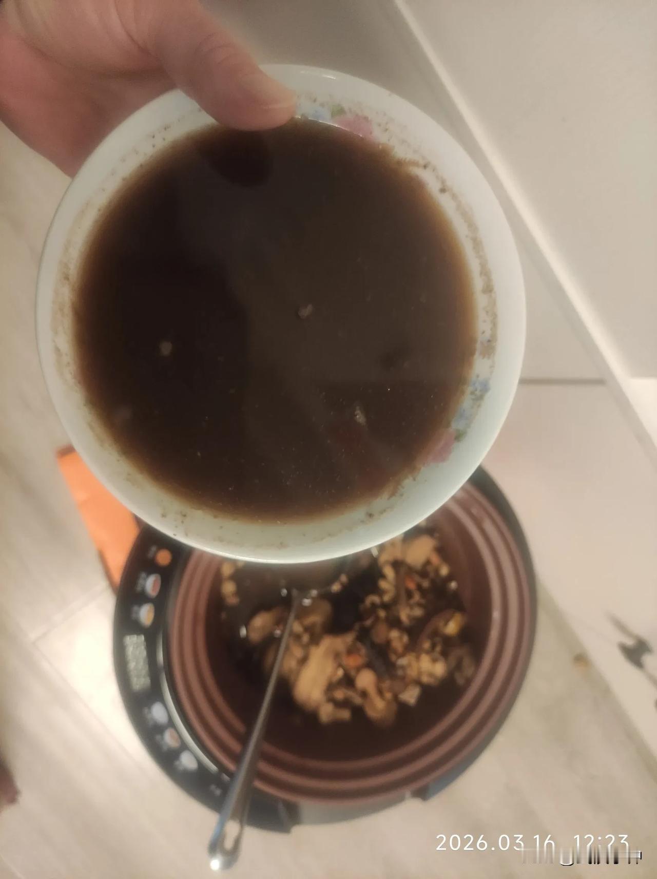 喝中药就得一鼓作气，大口尽快喝下去，这点苦不算什么子宫肌瘤太大导致中度贫血，开
