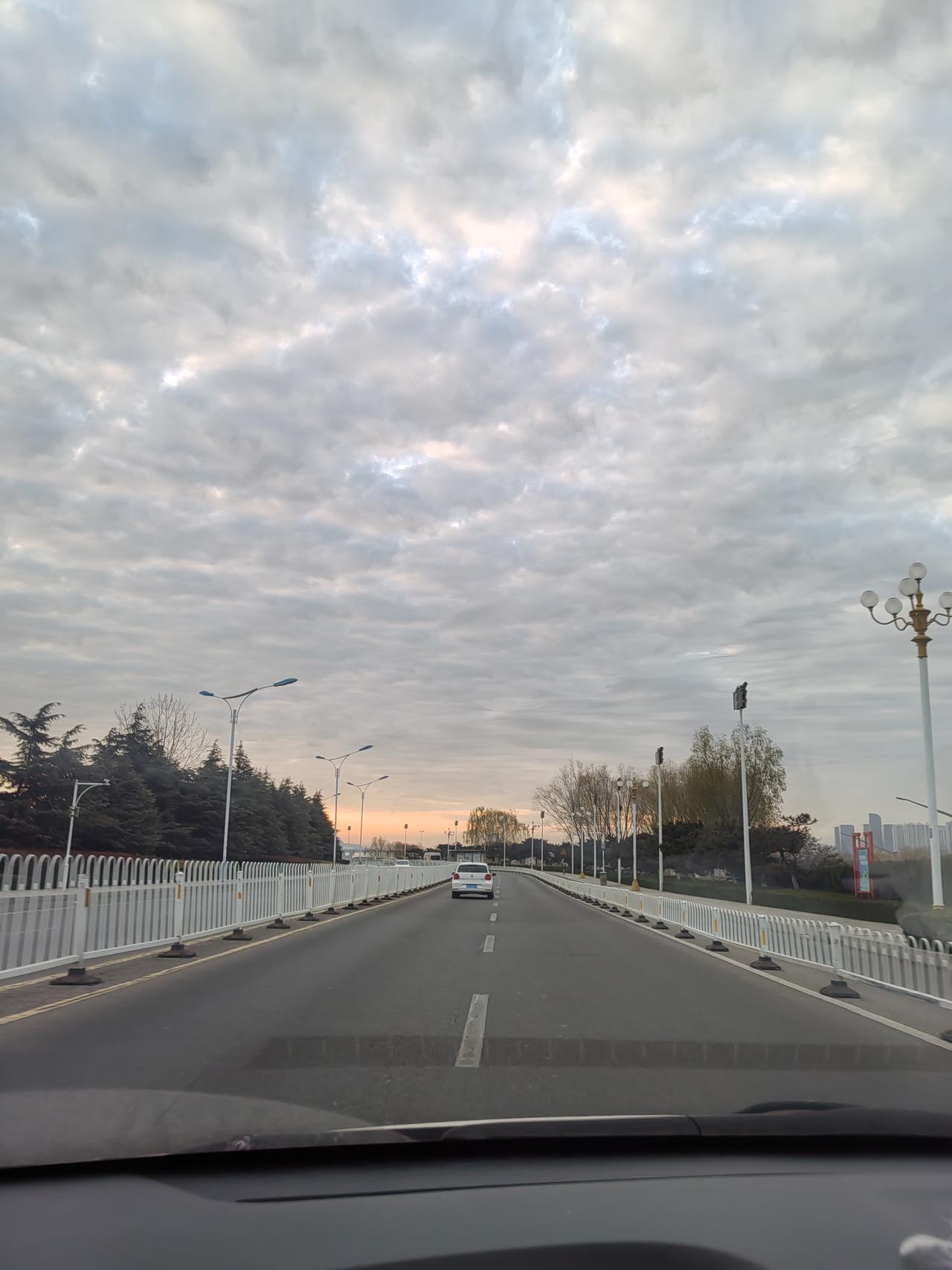 家人们，咱普通人养生，真不用追那些贵价保健品、复杂的养生套路，就从日常能落地的小