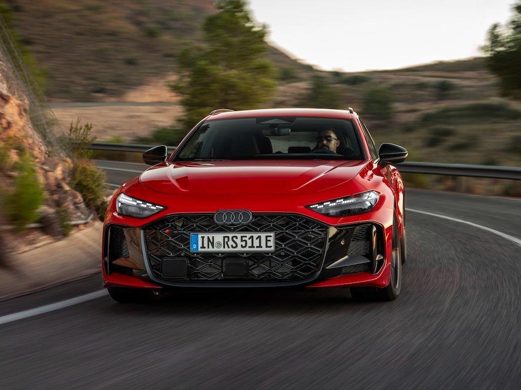 奥迪rs5大v聊车我一直觉得奥迪的最大问题不是外观和动力，而是内饰风格过于老气