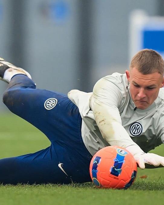 国际米兰多名小球员进入一线队训练！国际米兰已经开始备战北京时间后天凌晨的意大利杯