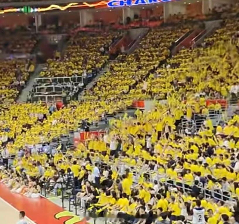 CBA官方给予广东宏远俱乐部进行处罚：在3月13日客场对阵深圳的比赛中，广东宏远