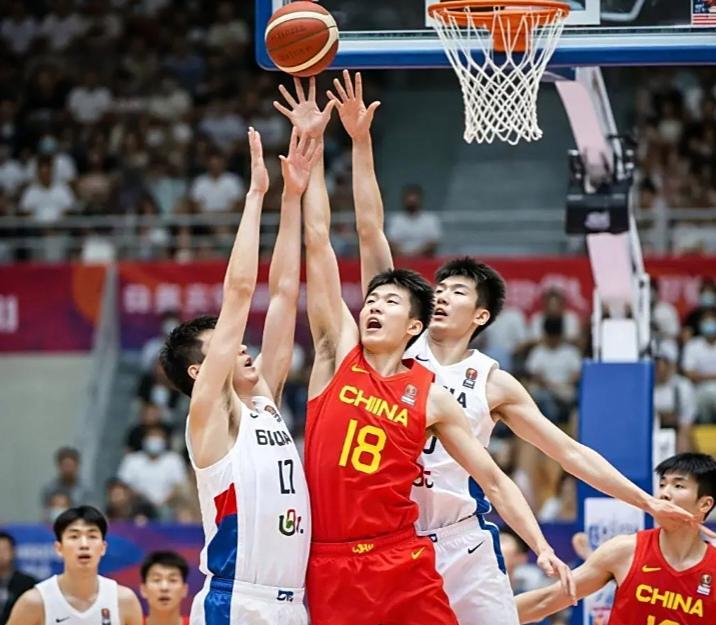 中国男篮击溃韩国，“少年气”燃爆赛场中国男篮与韩国队一战，那股扑面而来的“少年