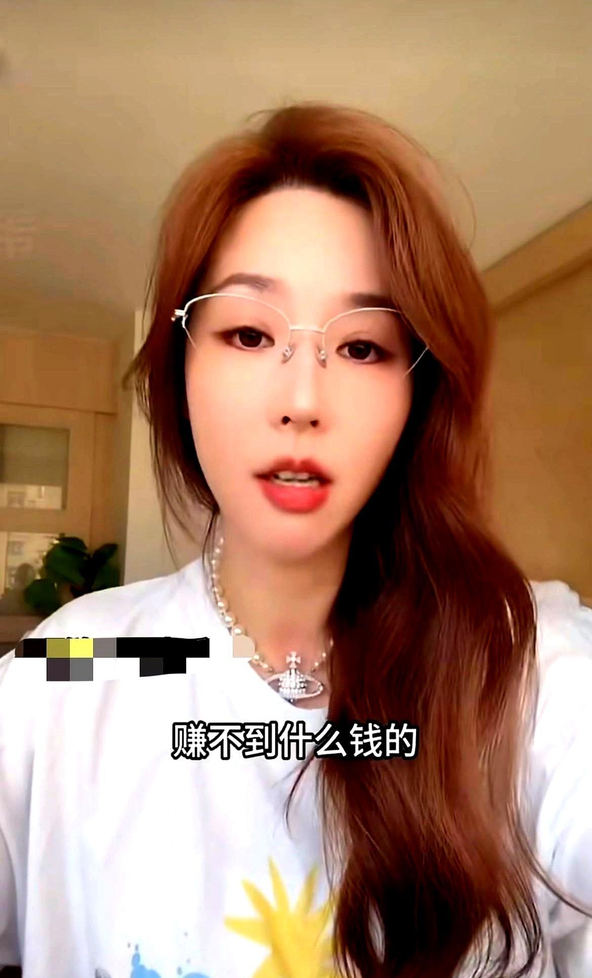 吴佳妮一句话撕开了娱乐圈的遮羞布：“人家给多少钱就是多少钱，你没资格谈。”大