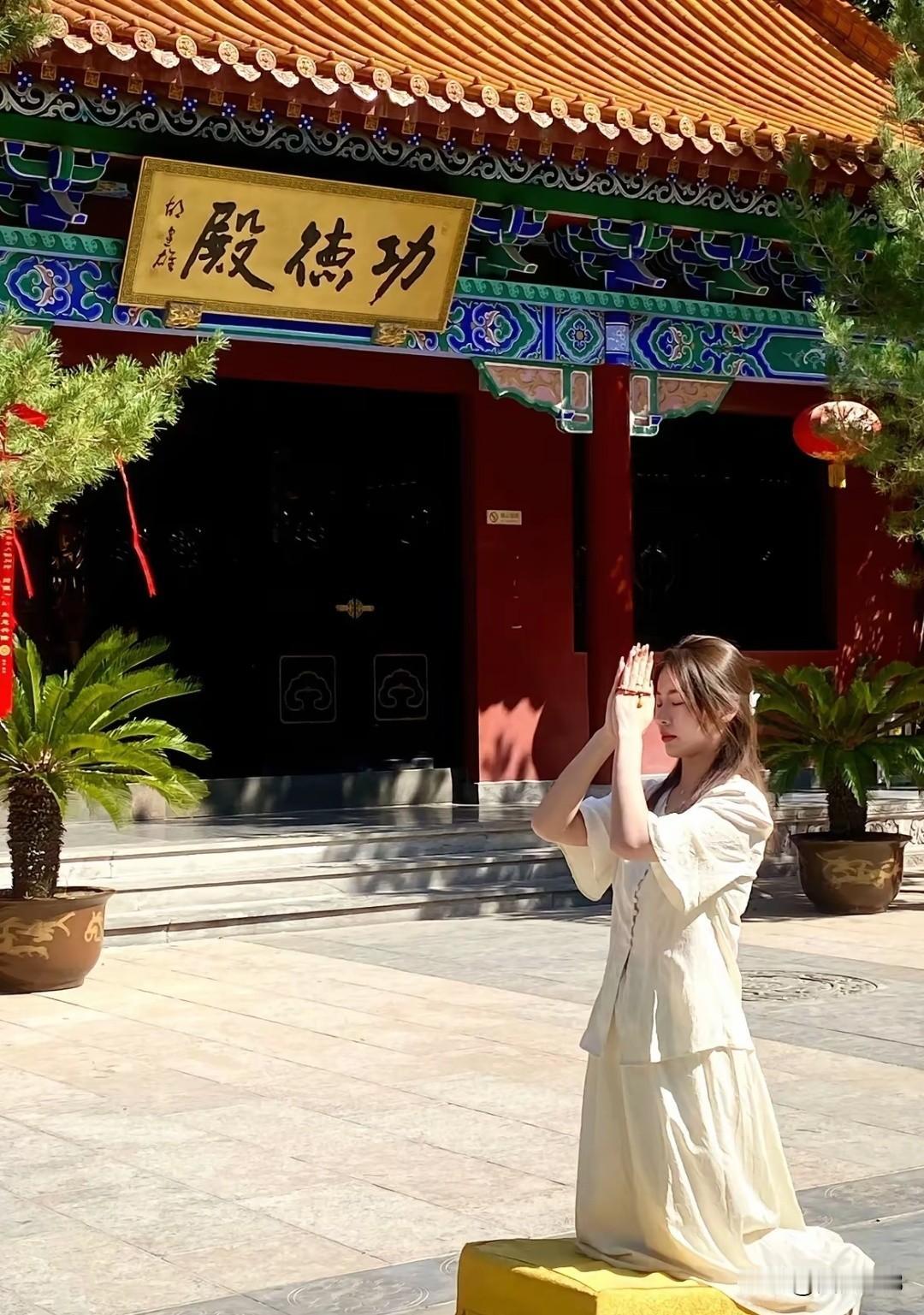 这么漂亮，身材还好，还用求婚姻吗？