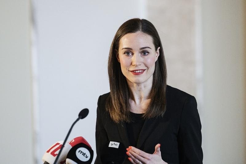 芬兰这事儿真够闹心的！前“芬兰小姐”莎拉·扎夫斯扮“眯眯眼”鬼脸，恶意丑化亚洲人