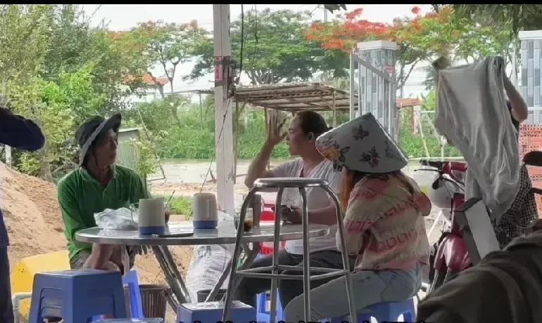 小林家的老丈人，咱怕什么呀？房产证不是握在你手中的吗？胆小怕事的老丈人，如果没