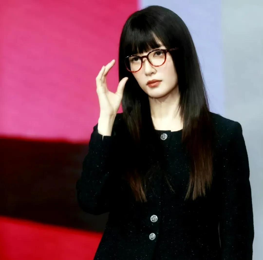 就问：同一个人，反差为何如此之大，问题到底出在哪？淡出大众视野很长一段时间的