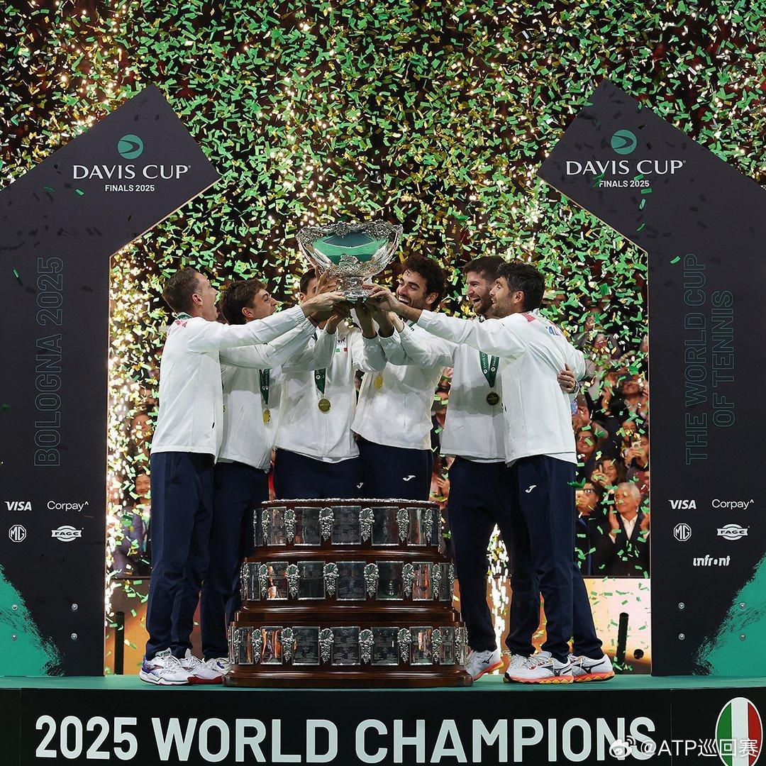意大利连续3年赢得戴维斯杯冠军🔥凭借两场单打胜利，意大利在决赛以大比分2-0击