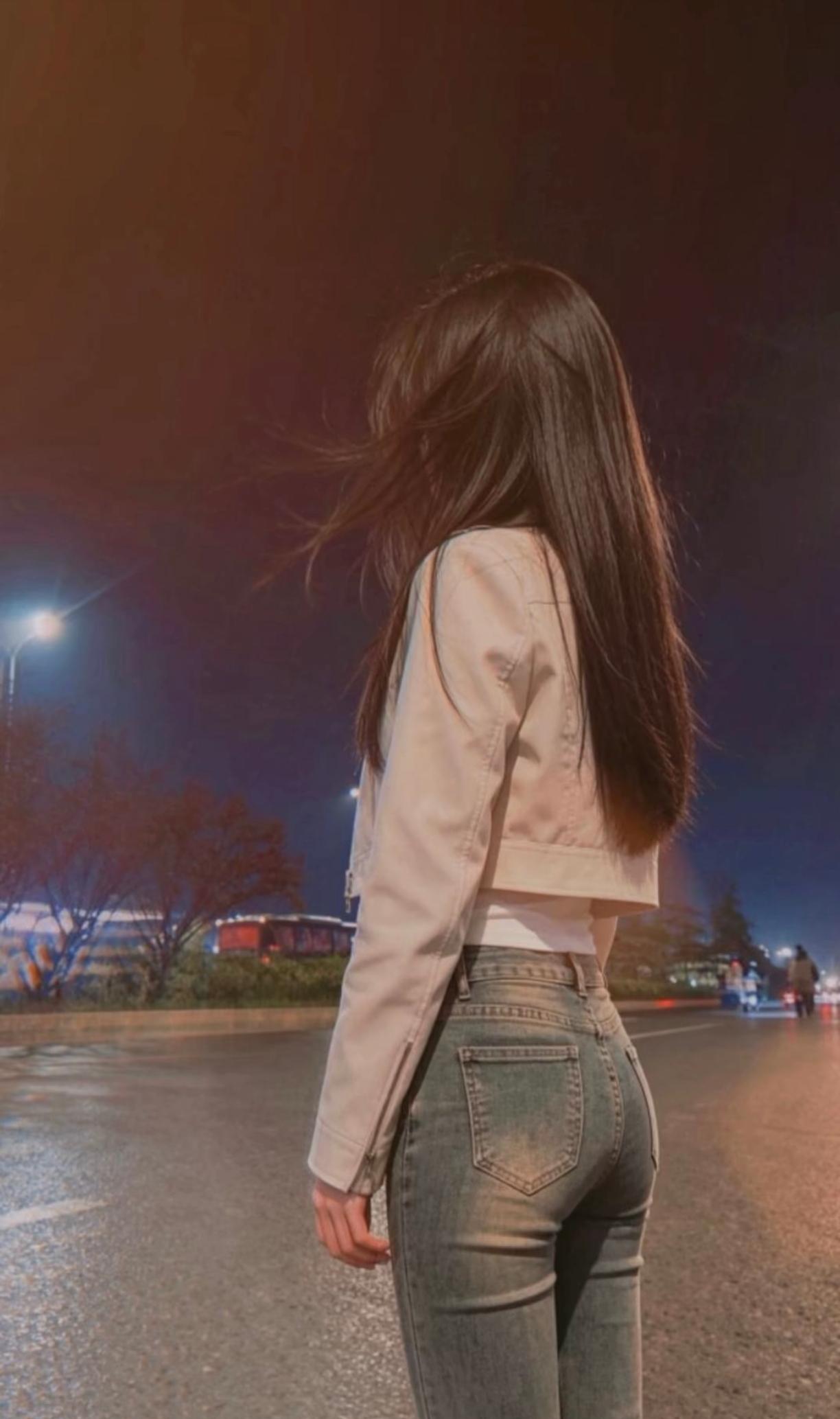 猜猜这个女孩多少岁？