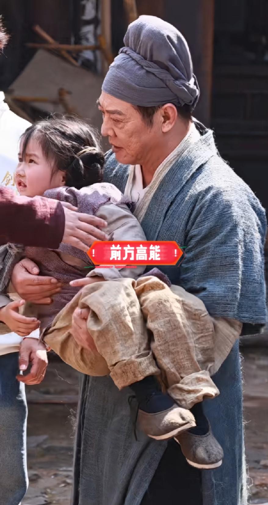 李连杰拍短剧《剑归》，网友：怎么老了这么多有人说60岁像80岁，这么老还出来
