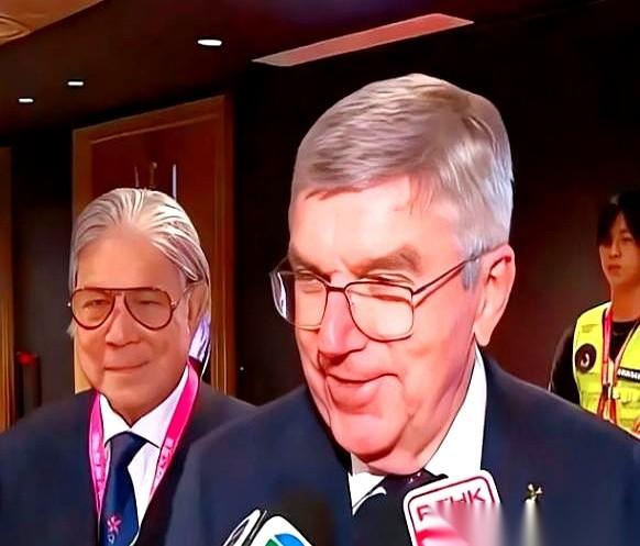 我跟你说个笑话。2032年奥运会申办，最后投票时，选项居然是：支持、不支持、