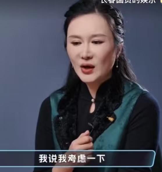 杜星霖因为张纪中第一次主动牵她，就被征服了。杜星霖说她第一次和张纪中约会，是张