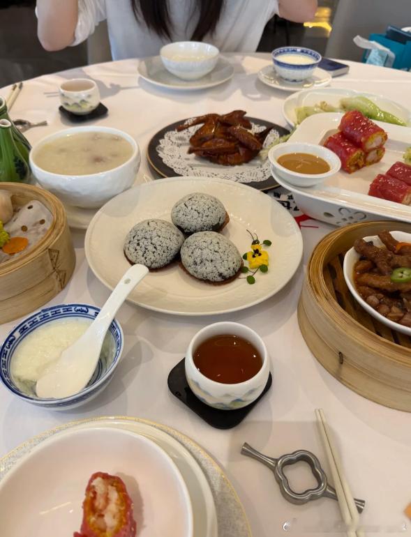 带老婆出来吃早茶，跟她聊聊她最近的趣事外汇黄金金价生活记录