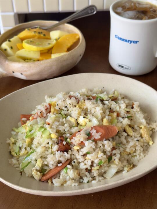 一人食快手午餐｜吃锅气十足的包菜蛋炒饭🥄