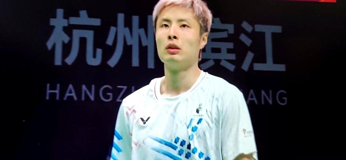 15比6，15比4。我看完就一个感觉，这哪是打比赛啊？这是石宇奇开的一堂公开