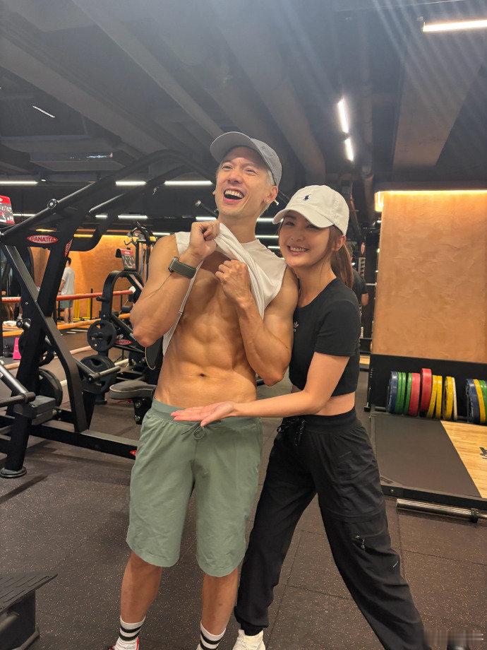 阿Sa晒关智斌腹肌照蔡卓妍关智斌健身照阿Sa晒关智斌腹肌照​​​