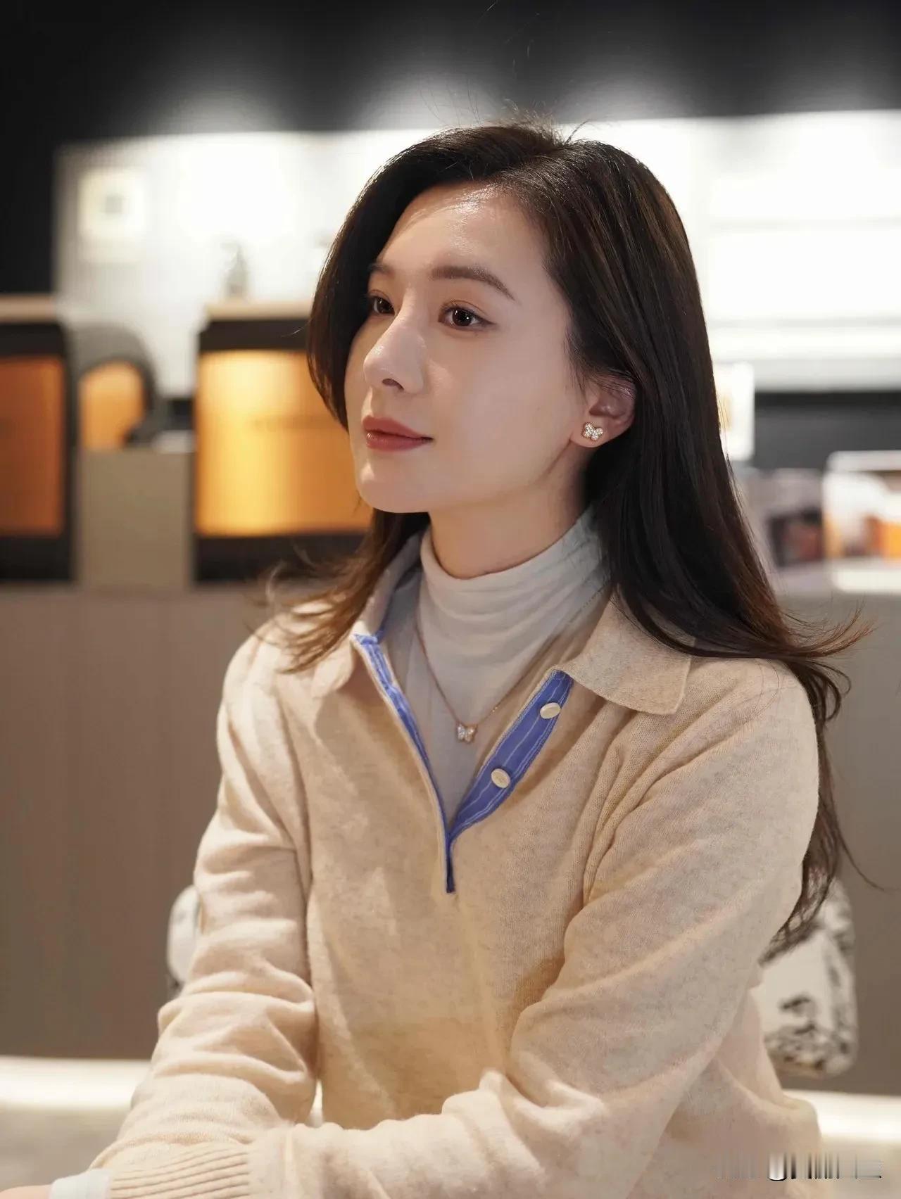 忙与闲，皆是生活。花开有时，叶落有声，日子，静静品味，淡淡欢喜。