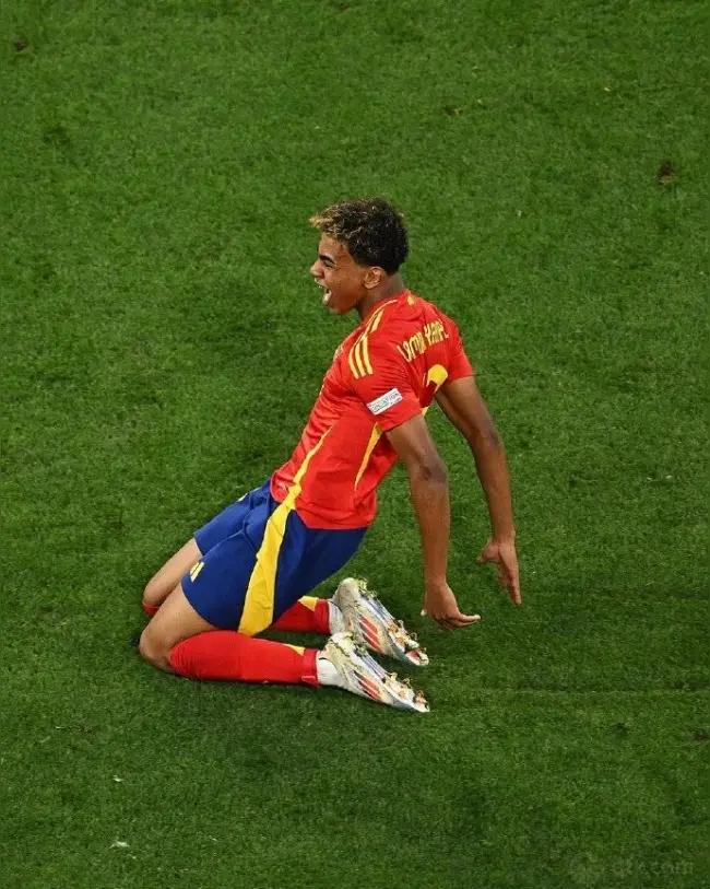 你能想象阿根廷国家队会清除梅西吗？西班牙就敢，他们把亚马尔踢出门了。绝不是隐瞒射