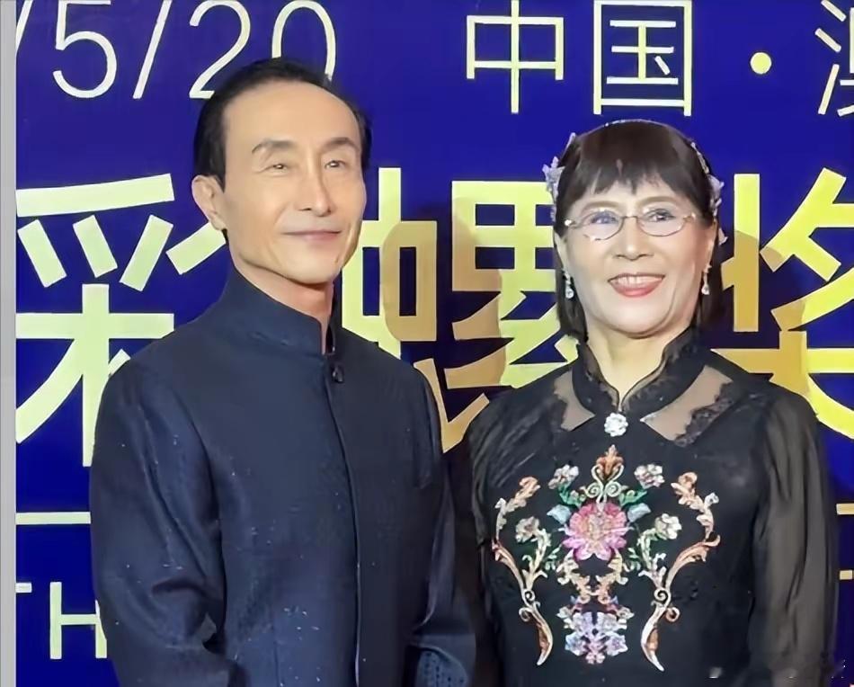 澳门这夜，高曙光老婆大气，张光北老婆优雅，巩汉林老婆妆造瘆人​​​