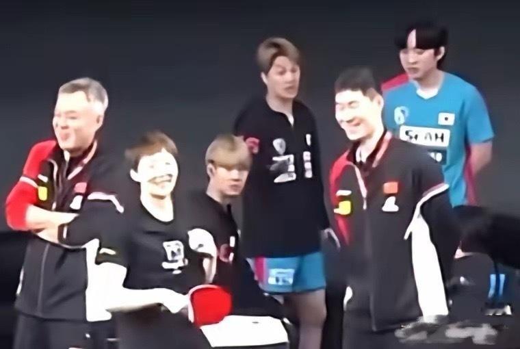 看到王曼昱被自己的领导王励勤重视，真为她开心！这个一腔孤勇的女孩儿，是能够被队友