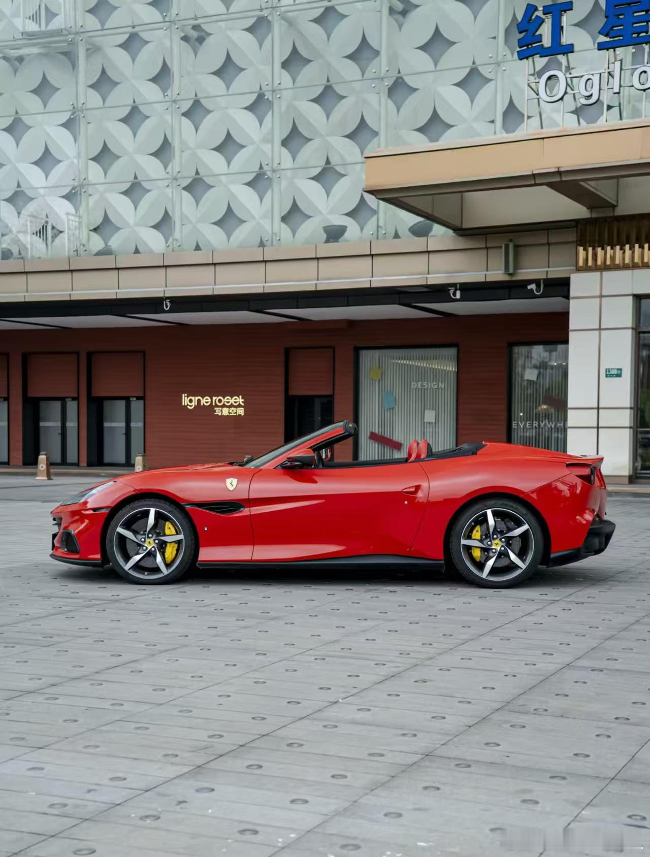 生活最好的状态，是内心有火，眼里有光。23年法拉利PortofinoM，仅80