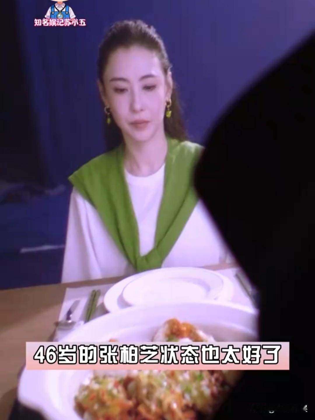 46岁张柏芝现身影棚拍广告，皮肤白皙状态佳，专注神情引热议6月10日上午，有