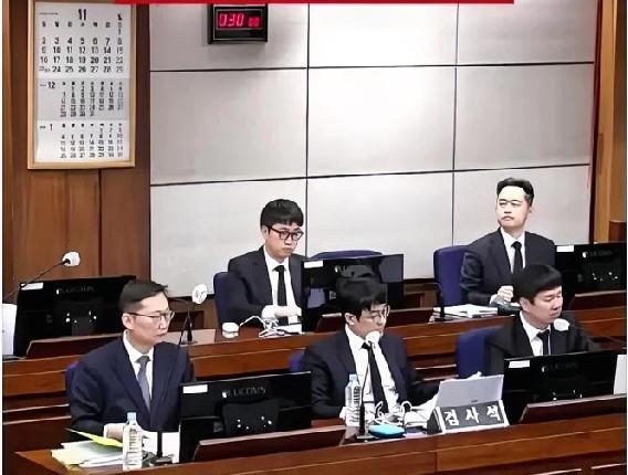 尹锡悦在法庭上情绪失控！特种部队前指挥官在庭审时爆料，尹锡悦曾放言“要亲手把人