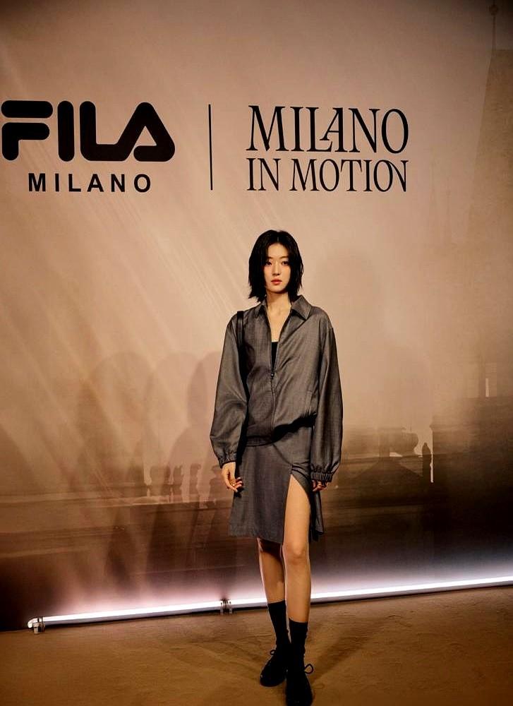 谁能想到，三年前还在演网剧的孙千，如今能跟舒淇、韩素希在米兰平起平坐。FIL