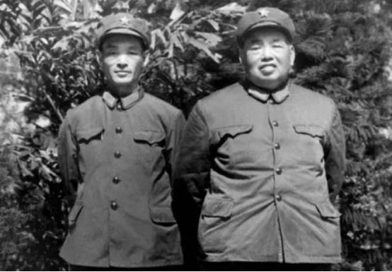 1957年，老八路徐永卿到南京看望当年的老首长，可坐公交车时，他发现了一人很面熟