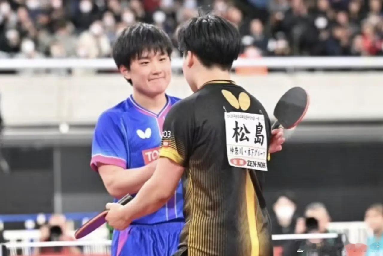 连续2年丢冠！张本智和质疑松岛辉空：鹰眼应查他的发球我不甘心1月25日，全日本